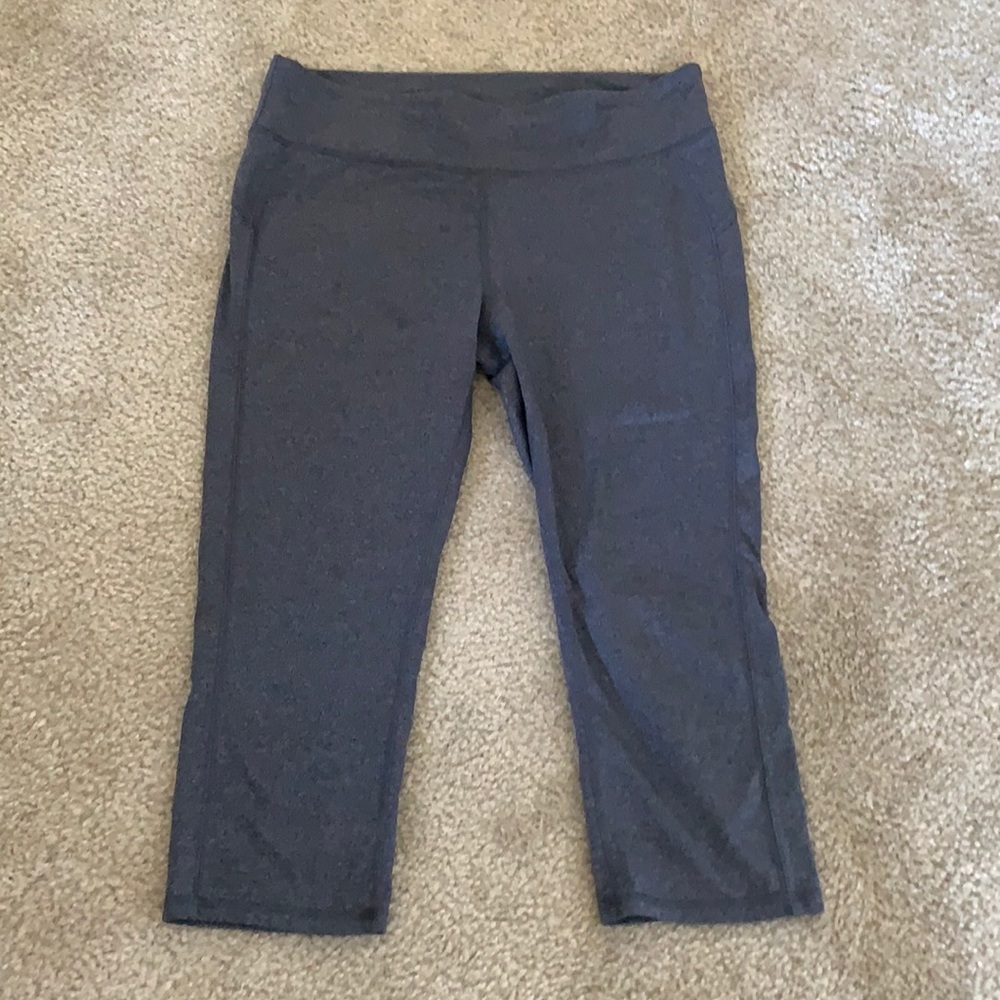 Alo Yoga Gray Capris